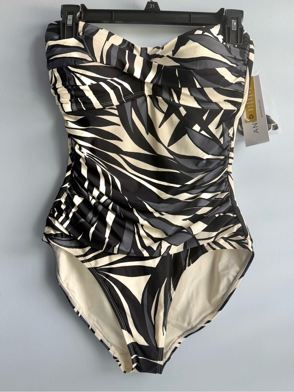 Anne Cole Women's Printed Twist-Front One-Piece Swimsuit Size 10